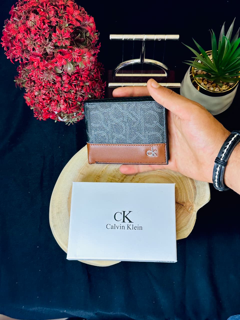 C.K Signature Contrast Wallet – CK Monogram