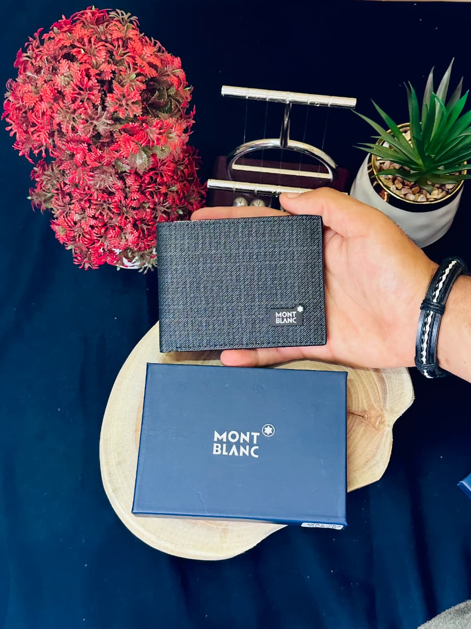 Urban Navy Linen-Texture Wallet – Azure Canvas Edition