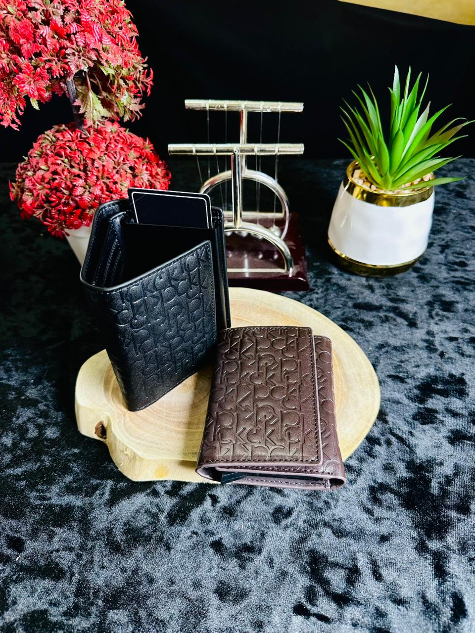C.K 2-in-1 Pop-Up Wallet.