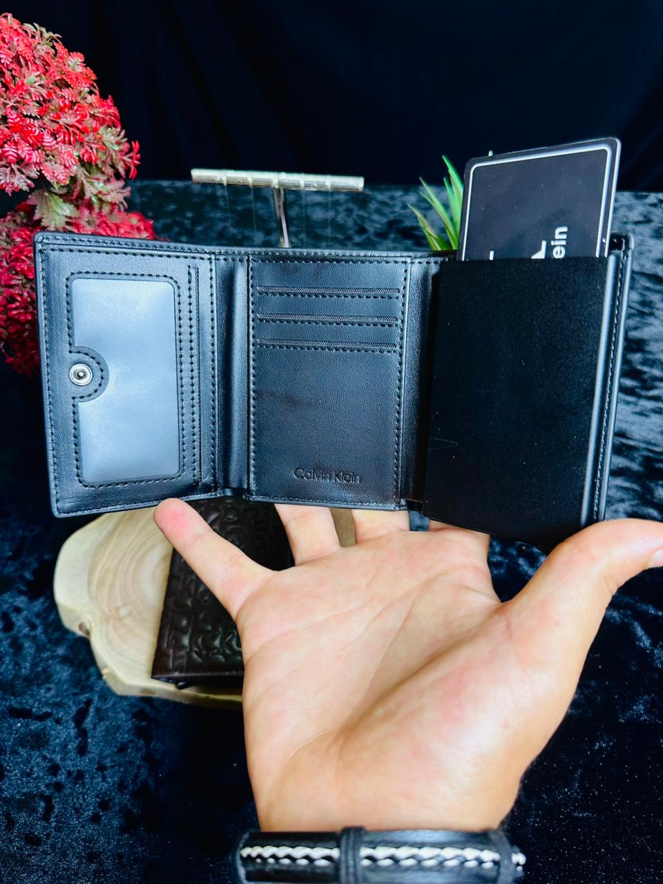 C.K 2-in-1 Pop-Up Wallet.