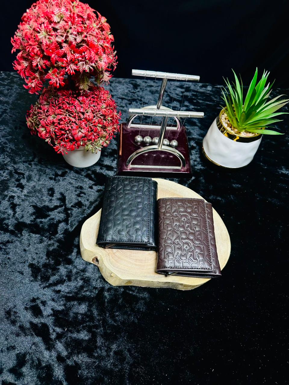 C.K 2-in-1 Pop-Up Wallet.
