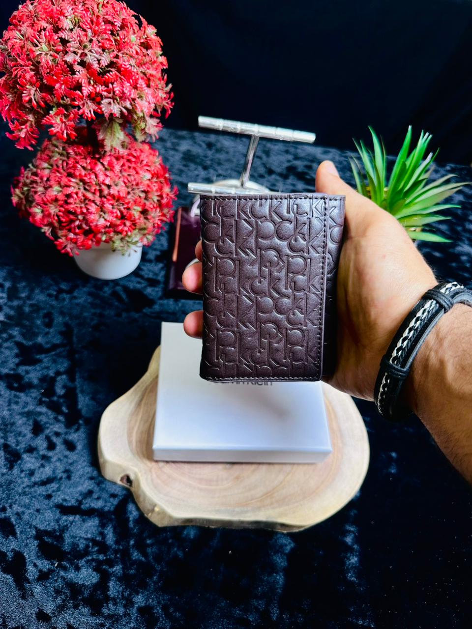 C.K 2-in-1 Pop-Up Wallet.